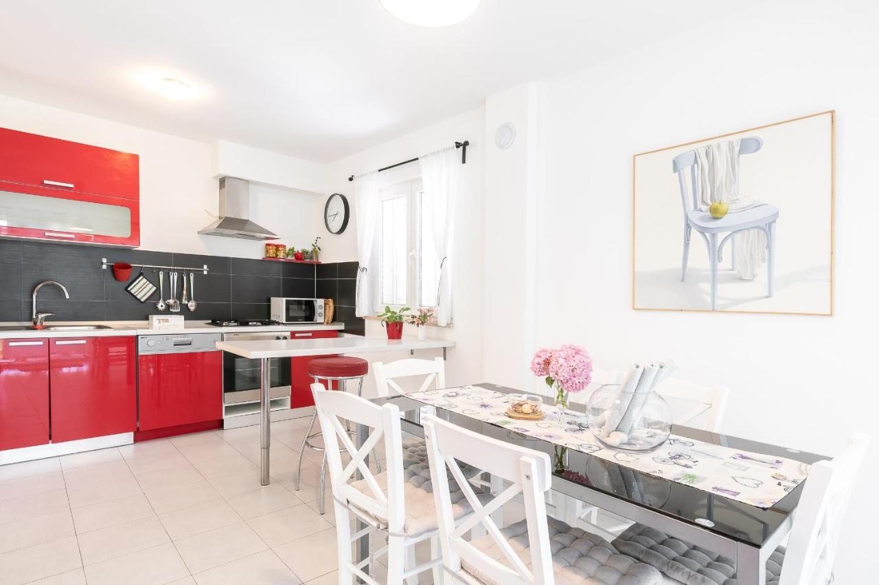 Apartament Karisima *