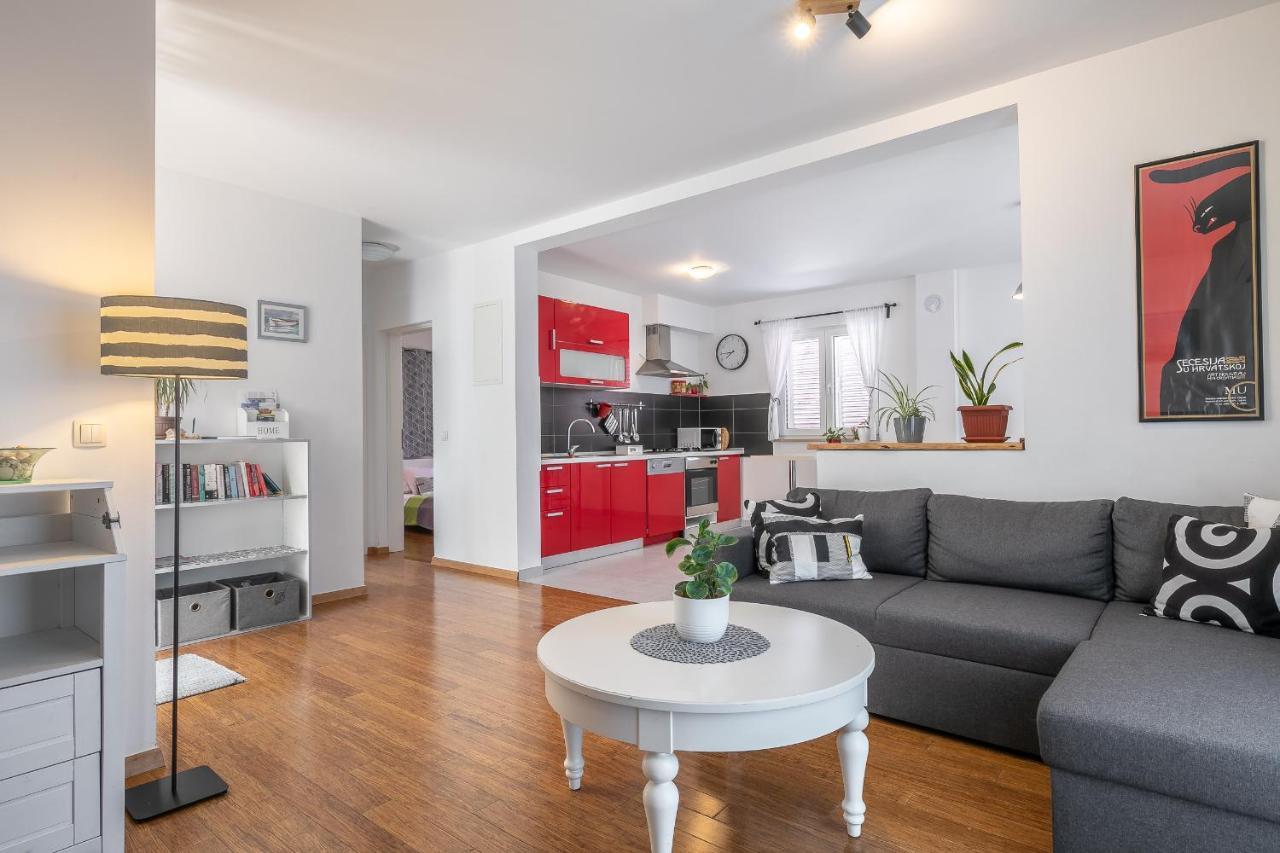 Apartament Karisima *