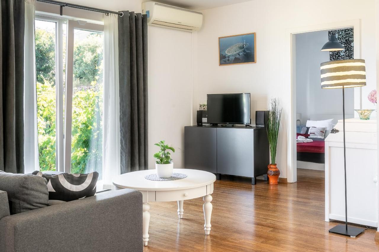 Apartament Karisima *