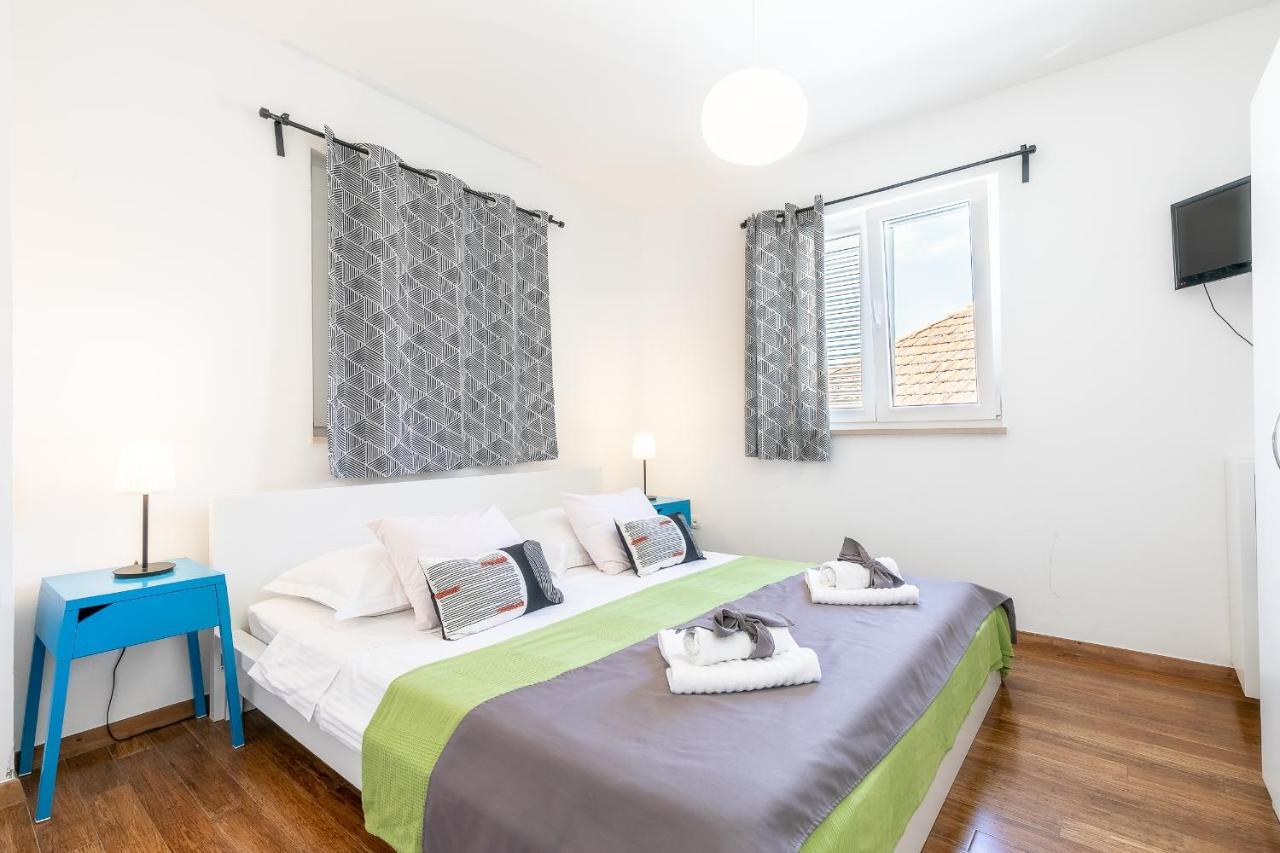 Apartament Karisima *